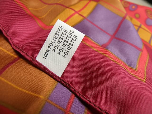 scarf-930185_640