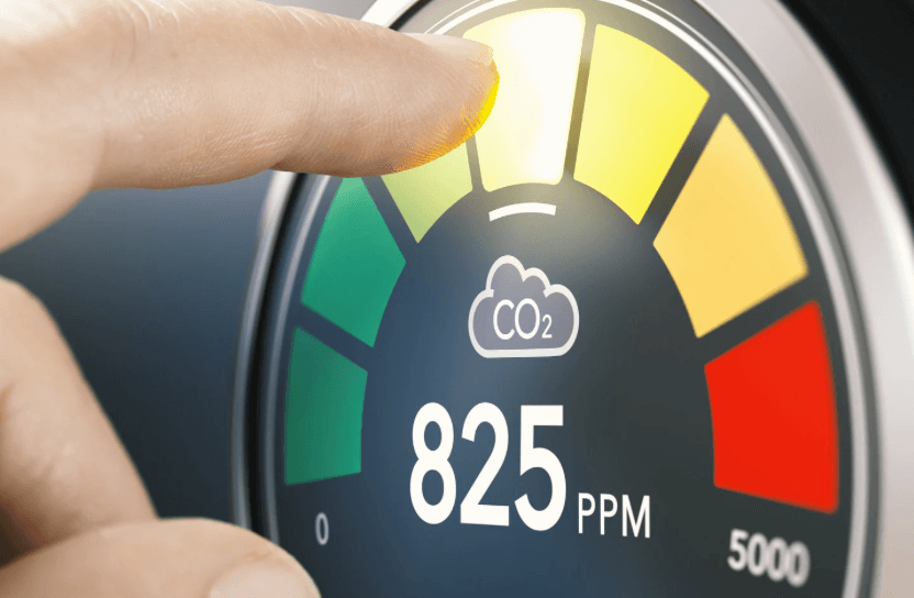 A finger clicks on a meter showing co2, on a scale from green to red.
